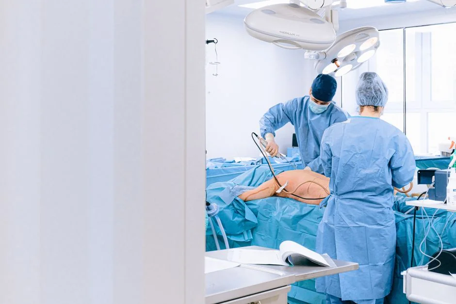 GLP-1 vs fat dissolving vs liposuction Tokyo: whic — Side-by-Side Comparison