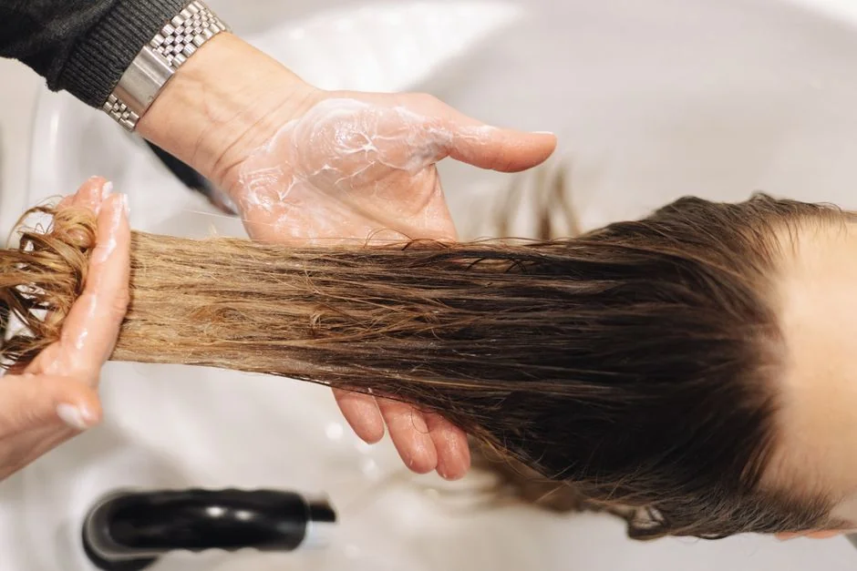 Hair mesotherapy Tokyo: manual injection vs hydro- — Manual Injection vs Hydro-Injector: How Each Method Works